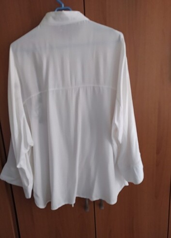 yazlık nakış desenli beyaz gömlek. - Görsel 3