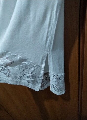 beyaz dantel ve tül detaylı tişört  - Görsel 3