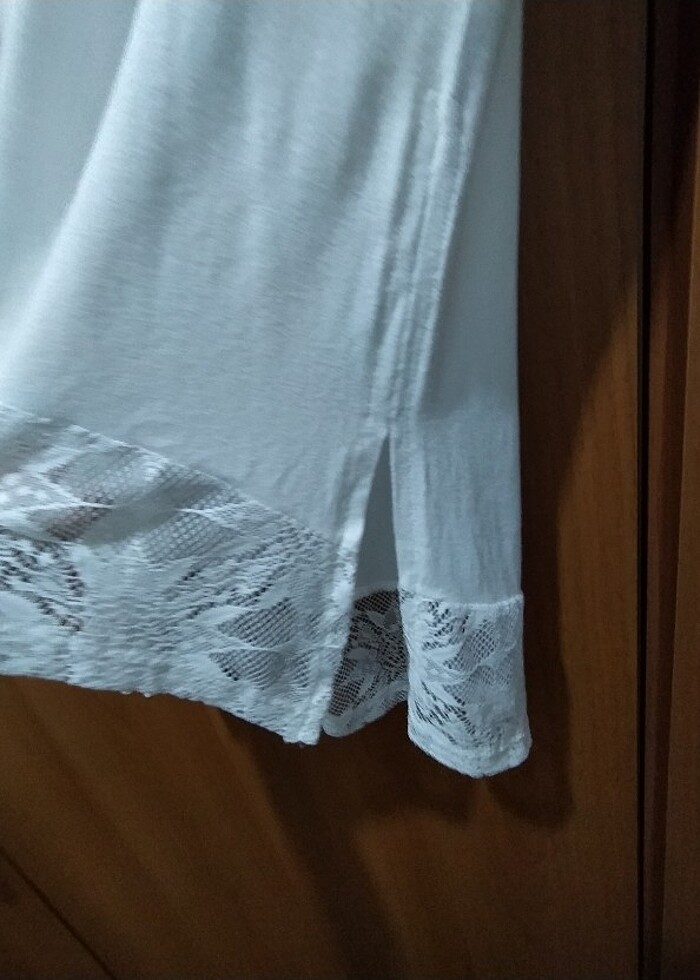 beyaz dantel ve tül detaylı tişört  - Görsel 3