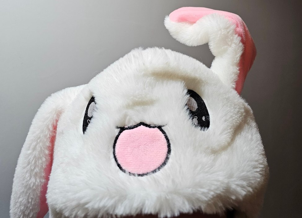 Kulaklari Hareket Eden Peluş Şapka - Görsel 3