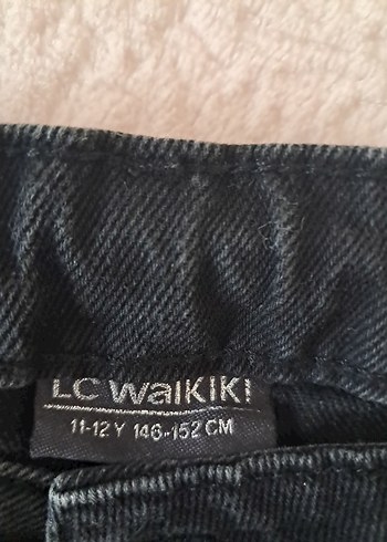 LC Waikiki Düğmeli Siyah Denim Şort