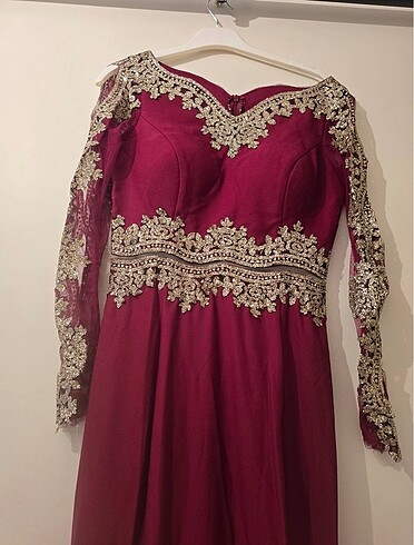 Bordo işlemeli abiye elbise