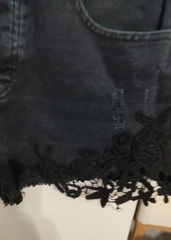 l Beden Dantel Detaylı Siyah Mini Kot Şort