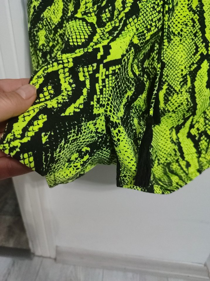 Yeşil Yılan Desenli Mini Straplez Tulum - Görsel 2