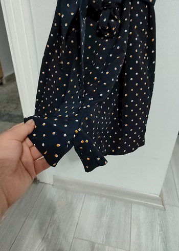 Siyah Puantiyeli V Yaka Kemerli Mini Tulum - Görsel 3