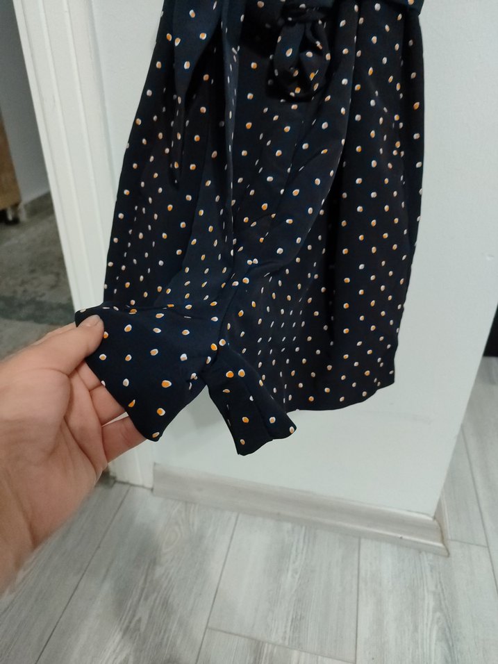 Siyah Puantiyeli V Yaka Kemerli Mini Tulum - Görsel 3