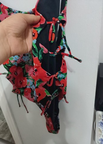 Kırmızı Çiçek Desenli Volanlı Mini Mayo - Görsel 3