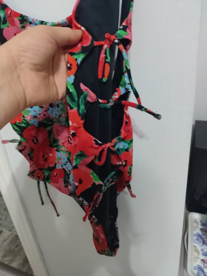 Kırmızı Çiçek Desenli Volanlı Mini Mayo - Görsel 3