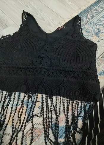 Püsküllü Siyah V Yakalı Kısa Büstiyer - Görsel 8