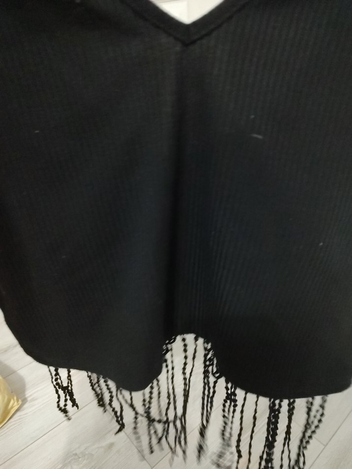 Püsküllü Siyah V Yakalı Kısa Büstiyer - Görsel 5