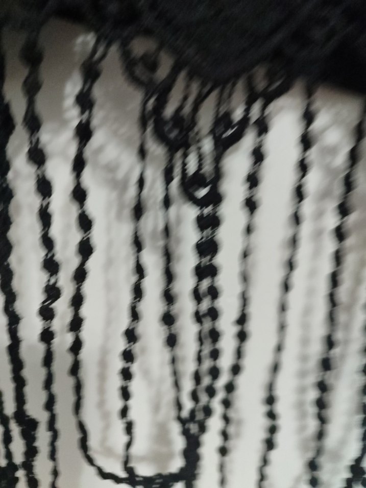 Püsküllü Siyah V Yakalı Kısa Büstiyer - Görsel 2