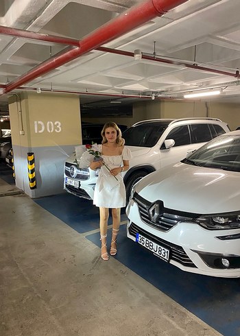 Beyaz sırt dekolteli bağlamalı mezuniyet elbisesi - Görsel 3