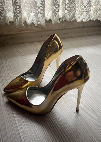 Parlak Altın Stiletto Topuklu Kadın Ayakkabı - Görsel 2