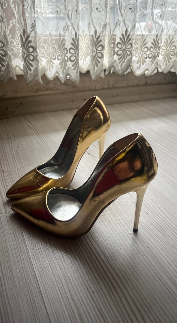 Parlak Altın Stiletto Topuklu Kadın Ayakkabı - Görsel 2