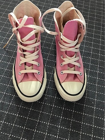 Pembe Converse. SATILDI