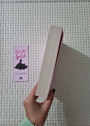 Küçük Bir İyilik - Lucy Score - Görsel 3