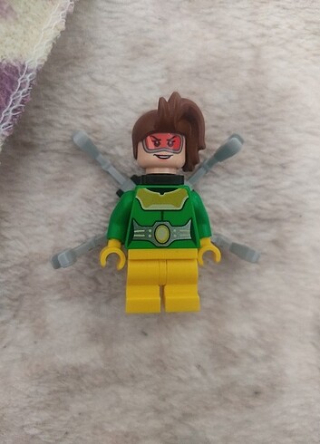 Doc Ock - Female, Medium Legs, Flat Silver Arms Item No: sh079