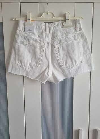Pull and Bear Pull and bear etiketli şort