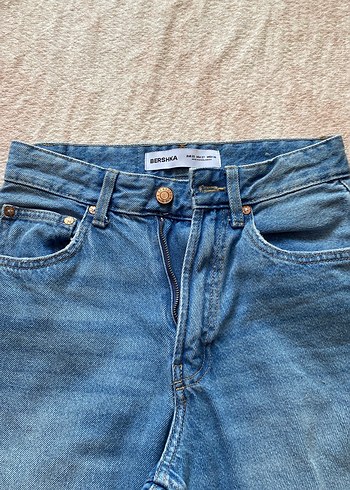 Bershka Mavi Düğmeli Rahat Kesim Kadın Kot