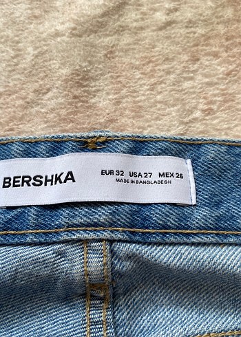 s Beden mavi Renk Bershka Mavi Düğmeli Rahat Kesim Kadın Kot
