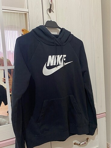 nike sweatshirt