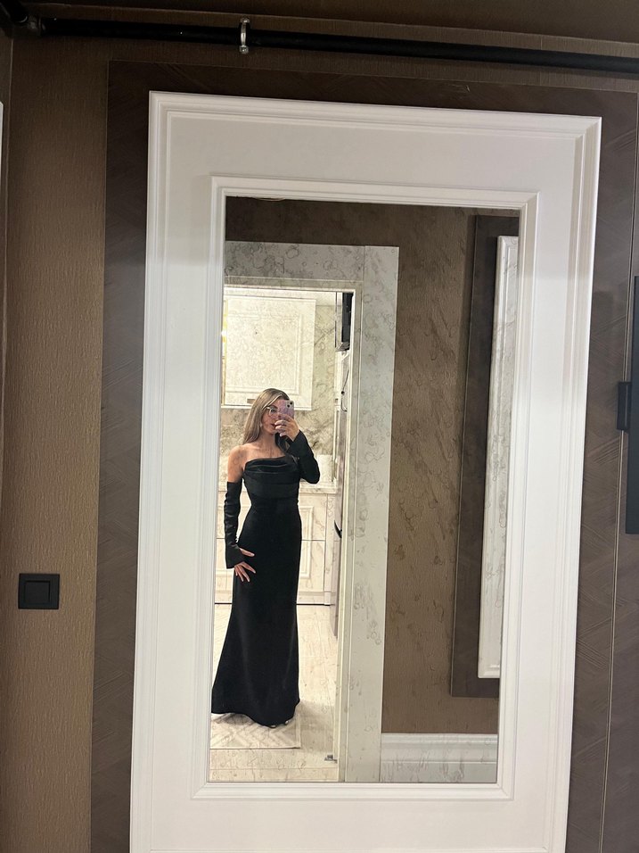 Siyah Drapeli Uzun Kollu Straplez Gece Elbisesi - Görsel 3