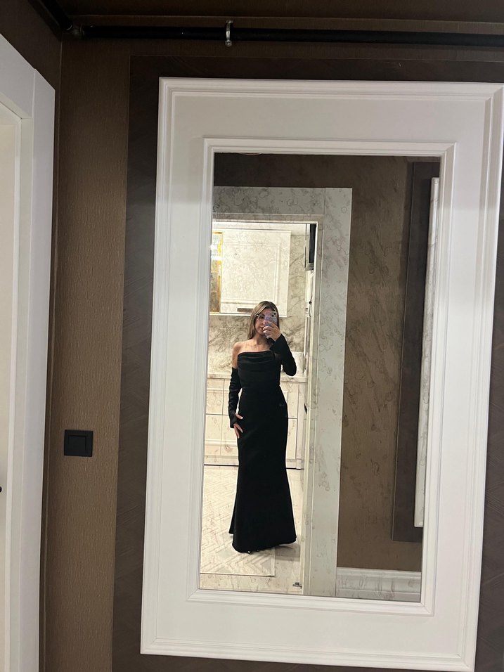 Siyah Drapeli Uzun Kollu Straplez Gece Elbisesi - Görsel 2