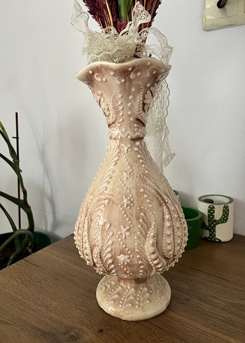 Bej Renkli Kabartmalı Vazo - Görsel 2