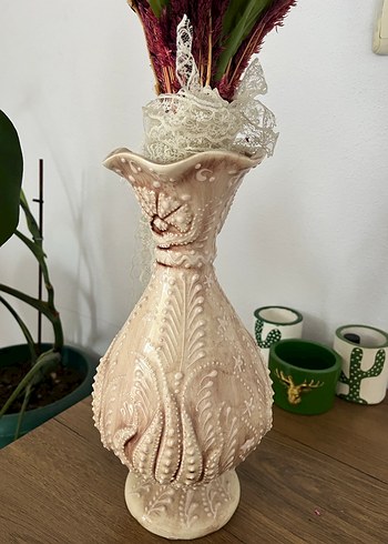 Bej Renkli Kabartmalı Vazo - Görsel 3