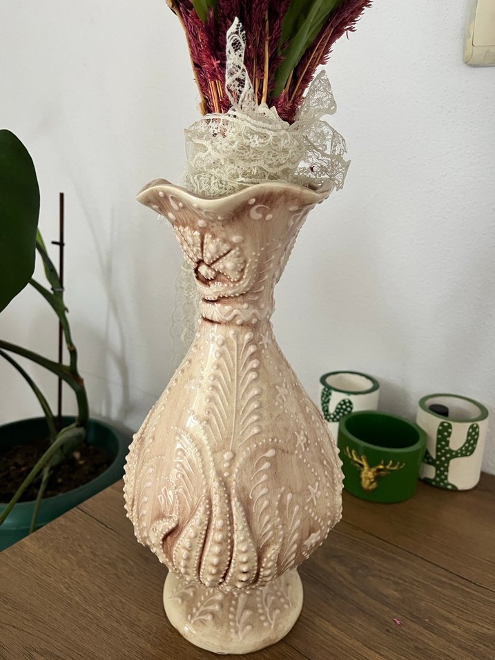 Bej Renkli Kabartmalı Vazo - Görsel 3