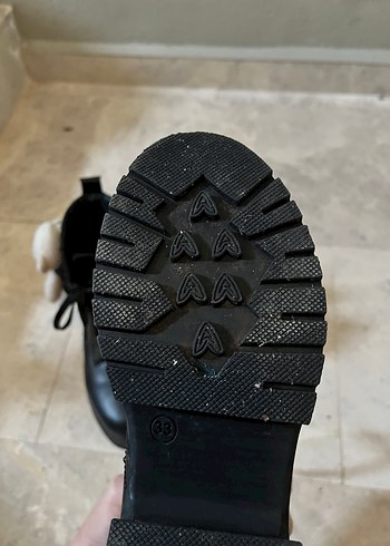 Siyah Deri Tokalı Goth Bot - Görsel 2