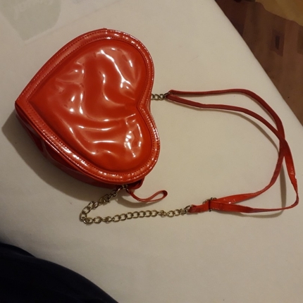 universal Beden kırmızı kalpli çanta 