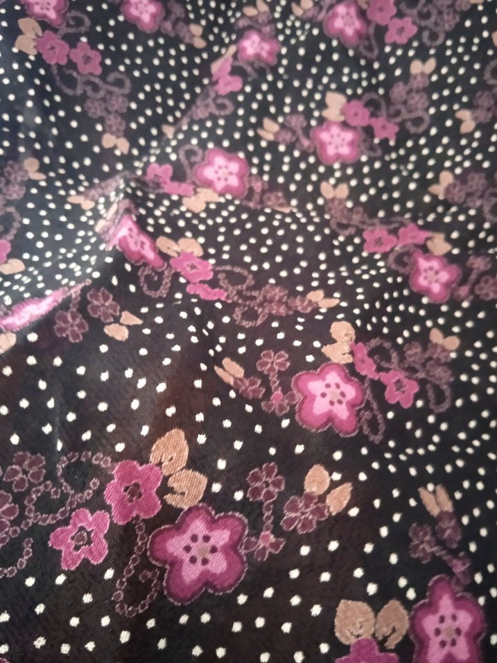 Pembe Desenli V Yakalı Kadın Bluz - Görsel 2