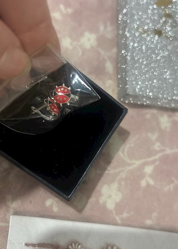 Kırmızı gümüş çocuk küpesi - Görsel 4