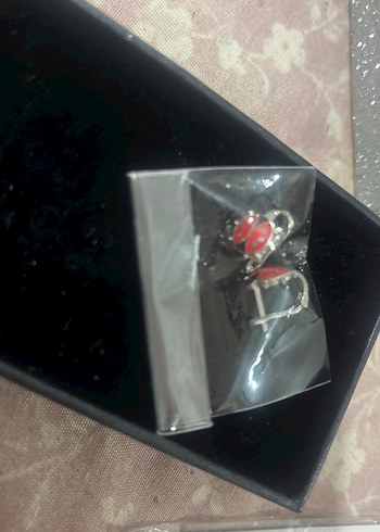 Kırmızı gümüş çocuk küpesi - Görsel 2