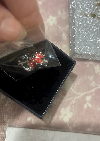 Kırmızı gümüş çocuk küpesi - Görsel 3