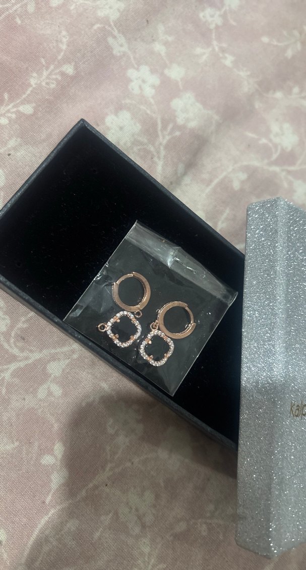 Pembe Mini Payetli Küpeler - Görsel 5