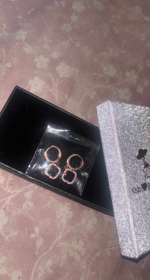 Pembe Mini Payetli Küpeler - Görsel 3