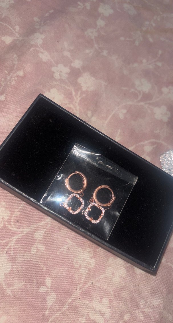 Pembe Mini Payetli Küpeler - Görsel 2