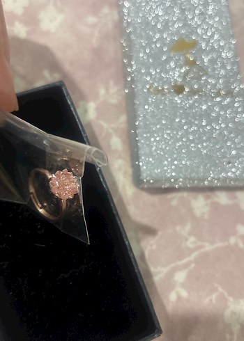 Pullu Altın Renkli Kadın Yüzük - Görsel 5