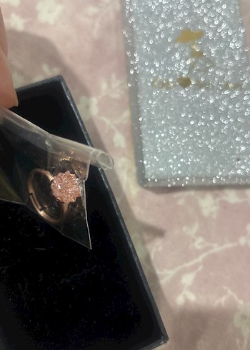 Pullu Altın Renkli Kadın Yüzük - Görsel 4