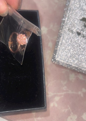 Pullu Altın Renkli Kadın Yüzük - Görsel 3