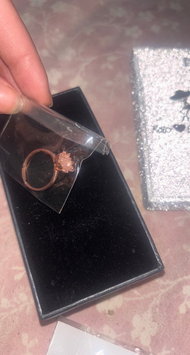 Pullu Altın Renkli Kadın Yüzük - Görsel 2