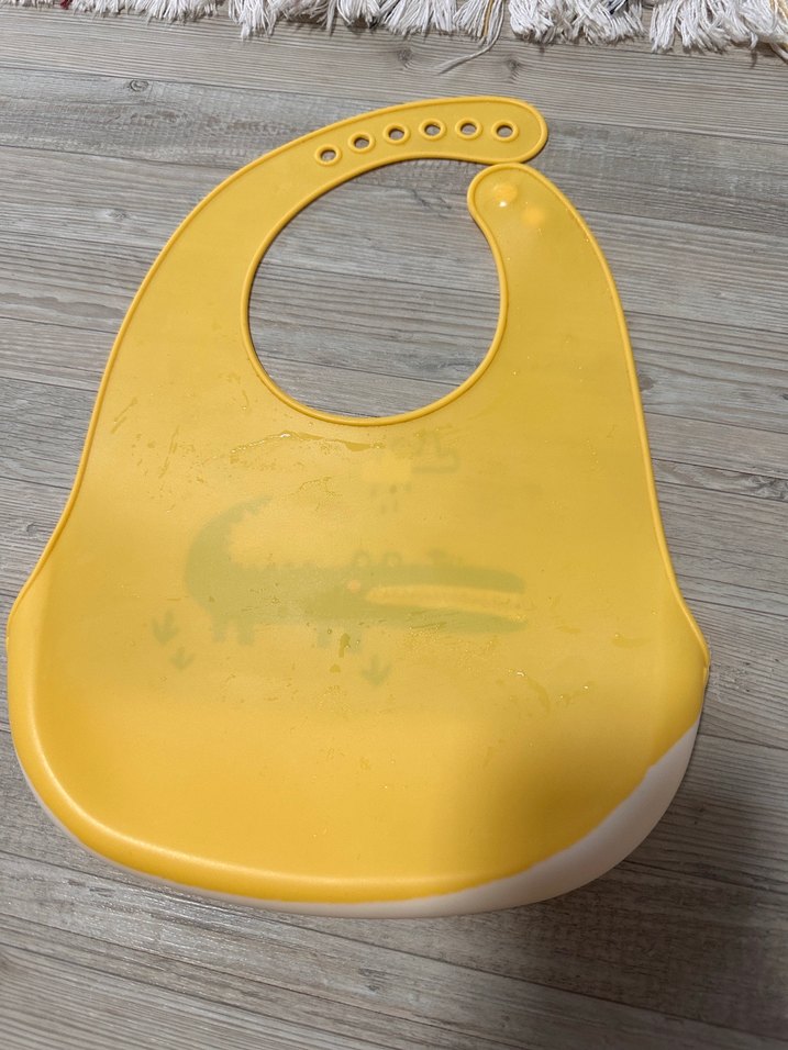 Sarı Baskılı Bebek Önlüğü - Görsel 2
