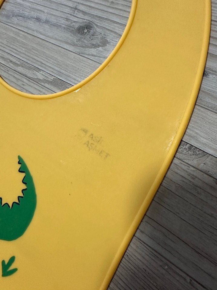 Sarı Baskılı Bebek Önlüğü - Görsel 3