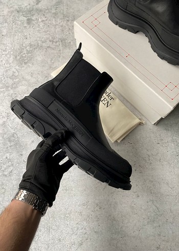 Alexander McQueen Bot