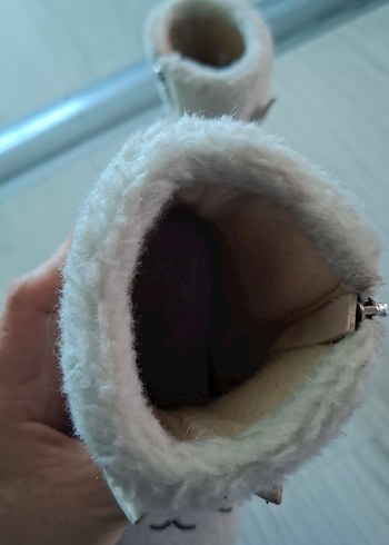 Kız Çocuk Beyaz Nakışlı Kürklü Bot - Görsel 4