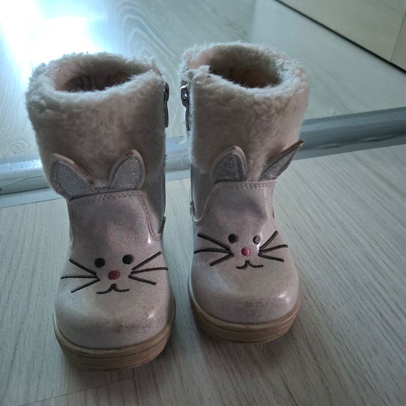 Kız Çocuk Beyaz Nakışlı Kürklü Bot - Görsel 2