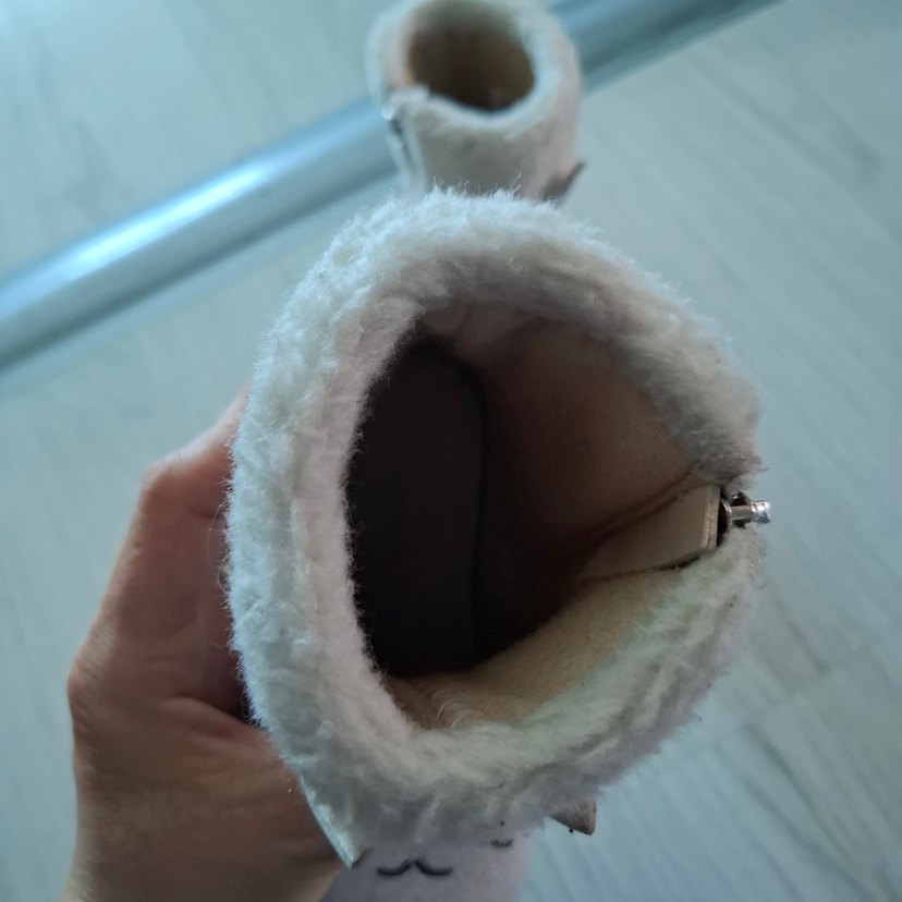 Kız Çocuk Beyaz Nakışlı Kürklü Bot - Görsel 4