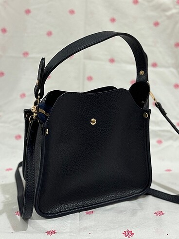 Guess Guess Lacivert çanta sıfır